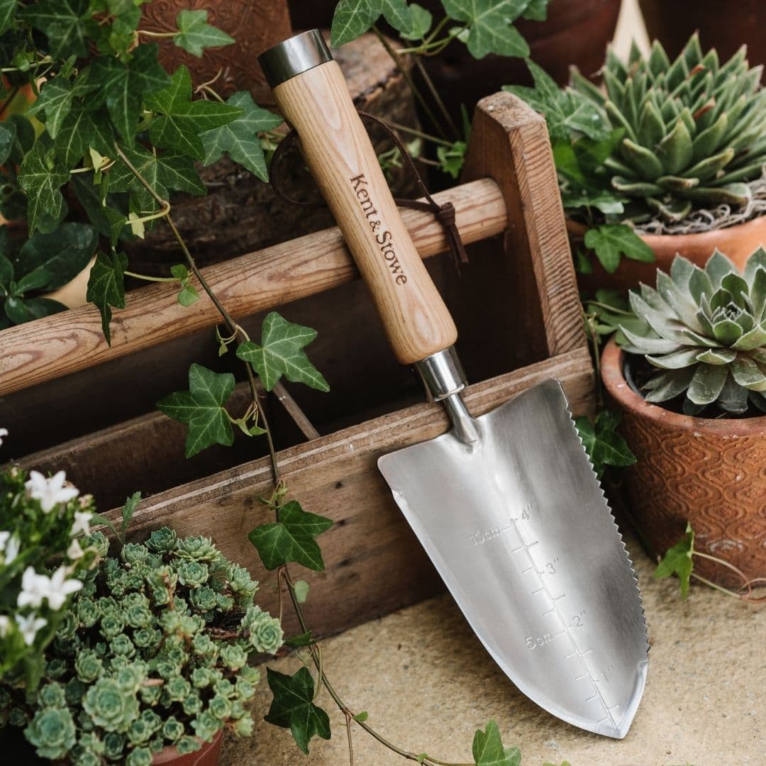 Kent & Stowe Capability Trowel, image 1 of 3